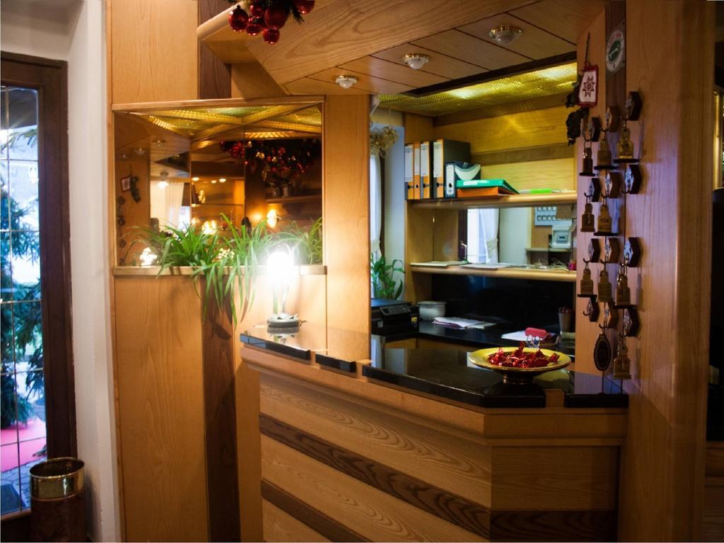 Garni Bonsai Bed and Breakfast Pinzolo Buitenkant foto